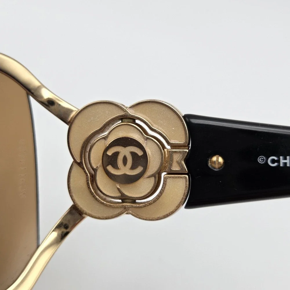 CHANEL vintage camellia